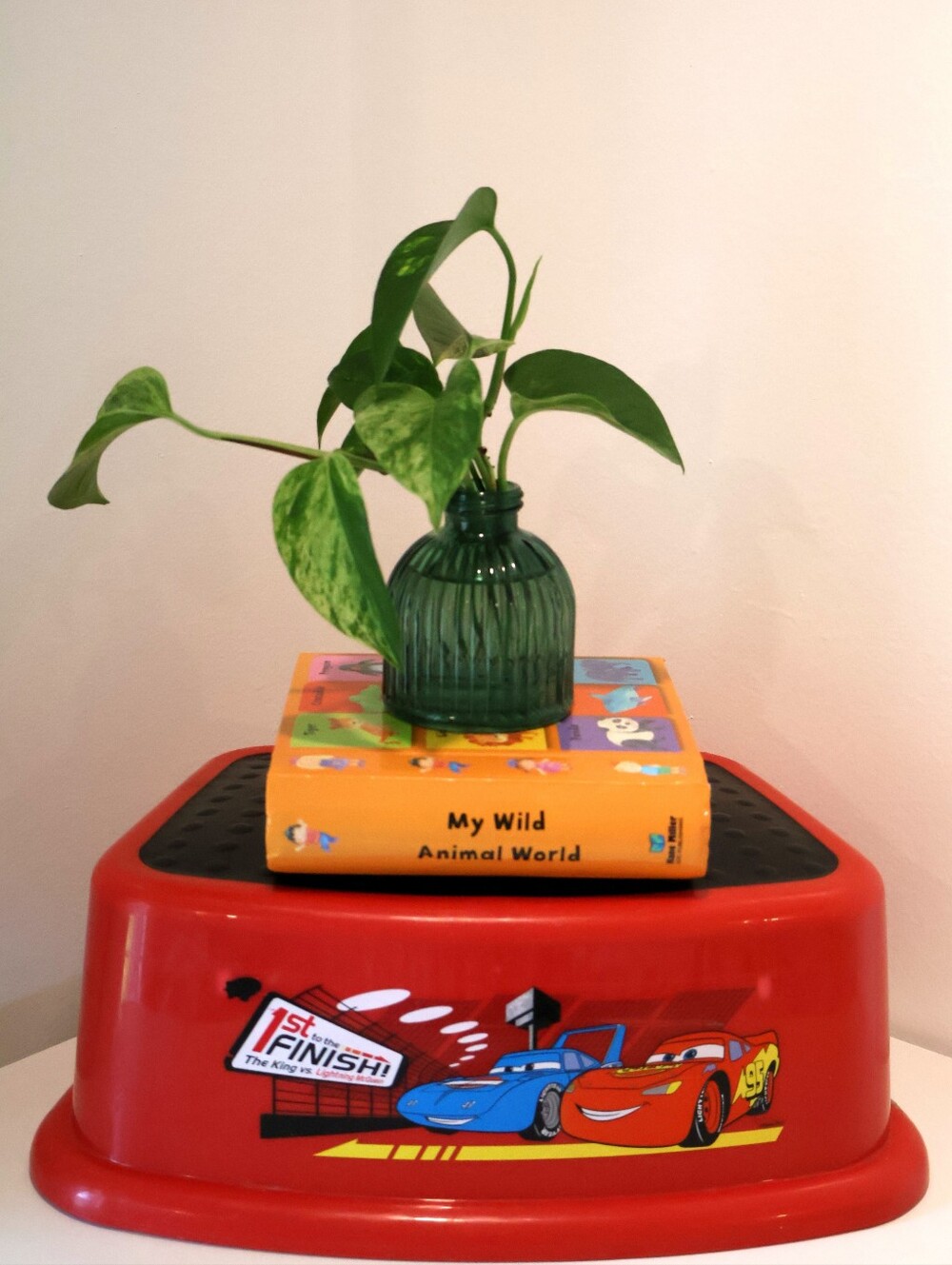 2012 Disney Pixar Cars Lightening McQueen The King Non-Slip Step Stool